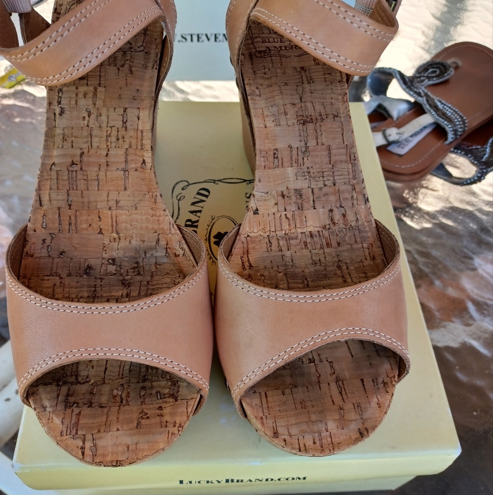 Lucky Brand wedge